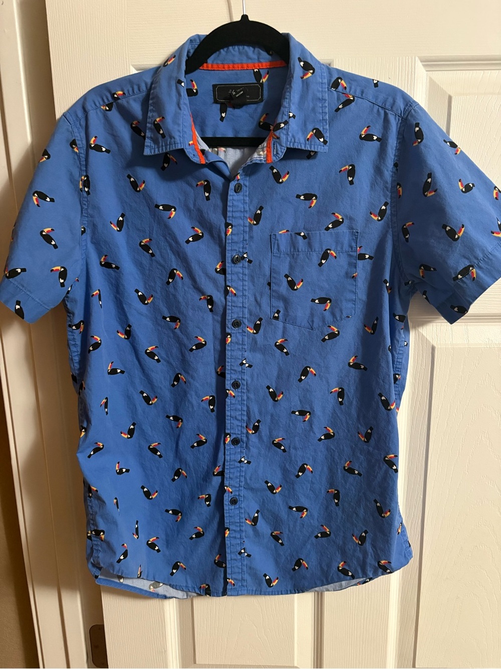 21 Men short sleeve button down collared shirt birds tropical blue size M